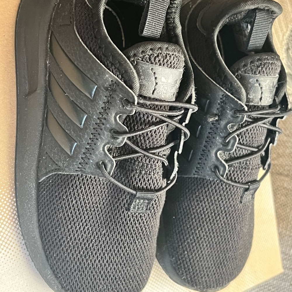Adidas toddler size 9 Sneakers in great condition